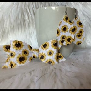 Mommy and me matching earring and bow set